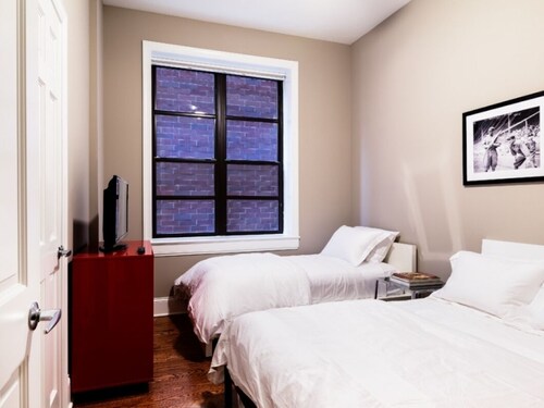 Wrigley Field Stadium Suite 4 Bedroom 2 Bathroom