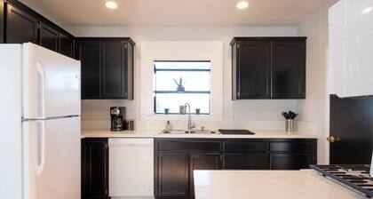 *Charming* Family & Couples Friendly 4 BR ENTIRE HOUSE