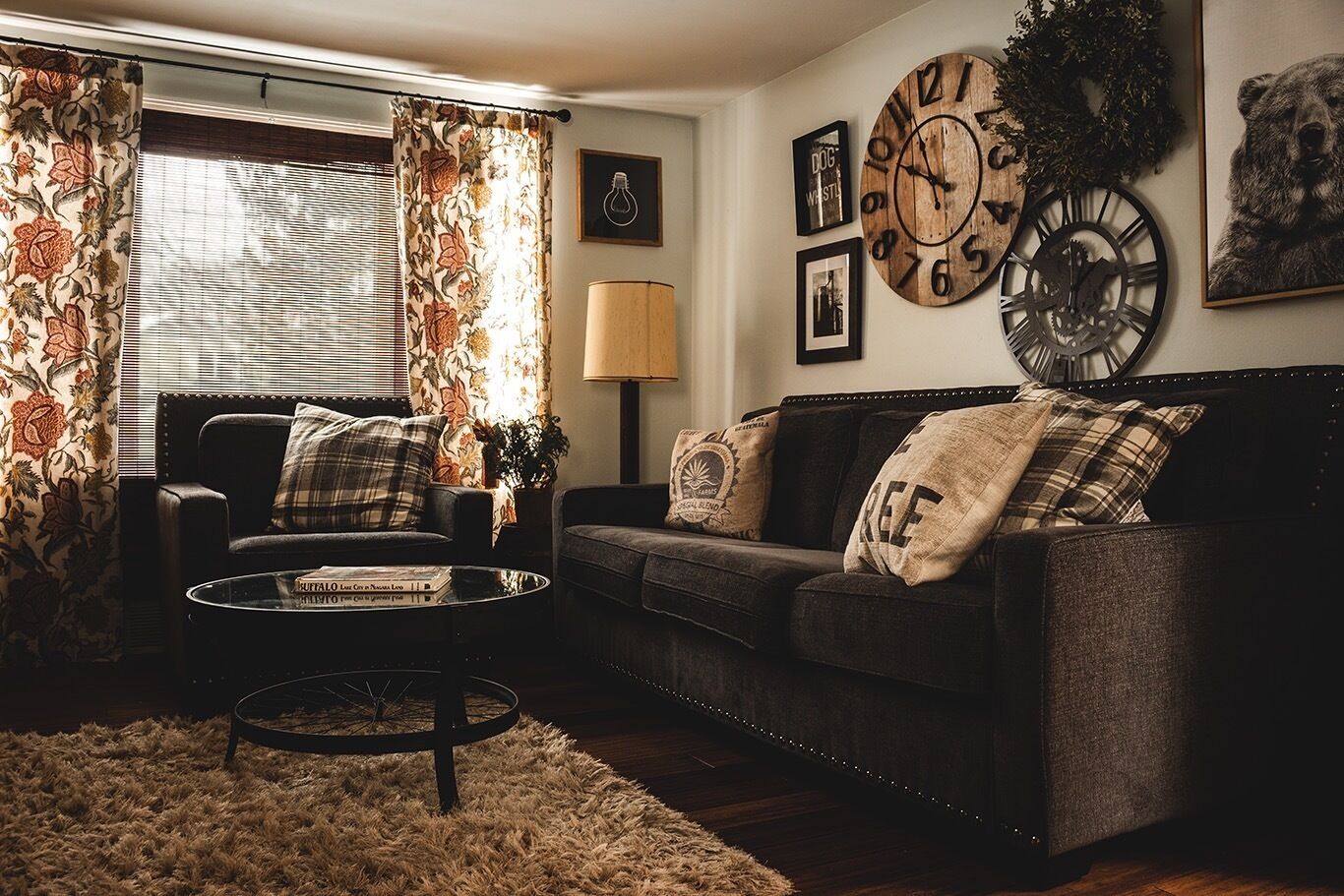 Charming Buffalo suburb home. Close to downtown and Niagara Falls