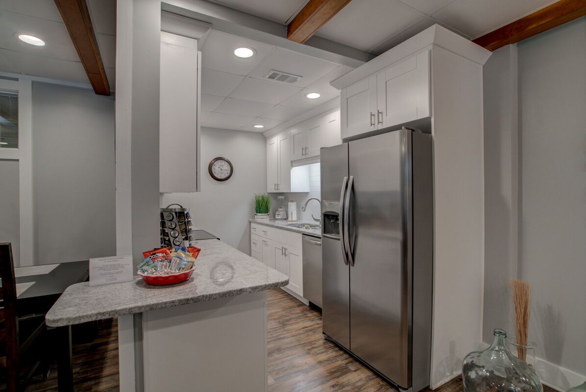 Pool, lake, hot tub, fishing, fun-Lake Lanier GA. Newly renovated and open again