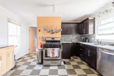 2 BR 3 Min Walk to Medical Center and UVM!