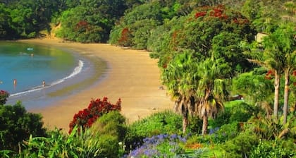 DAVINAS - Beach-front Holiday Apartment