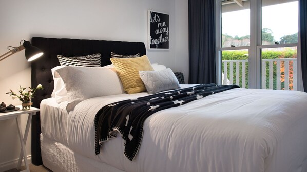2 bedrooms, iron/ironing board, bed sheets