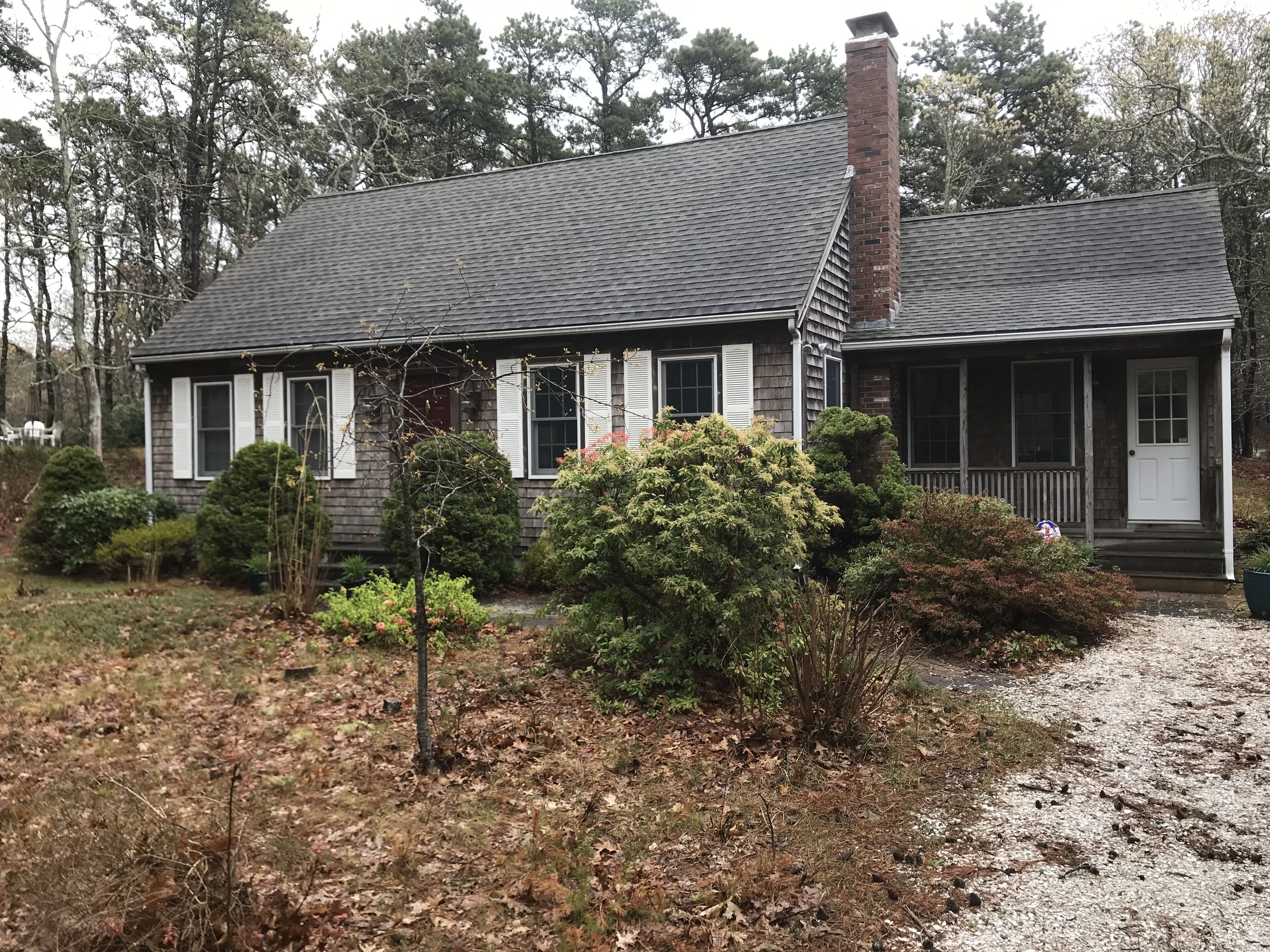 Oceanside 4 Bedroom 2 bath Cape with central air near Beaches and Ponds