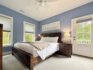4 bedrooms, iron/ironing board, WiFi, bed sheets