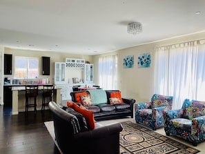 スマートテレビ、暖炉、テレビゲーム、DVD プレーヤー