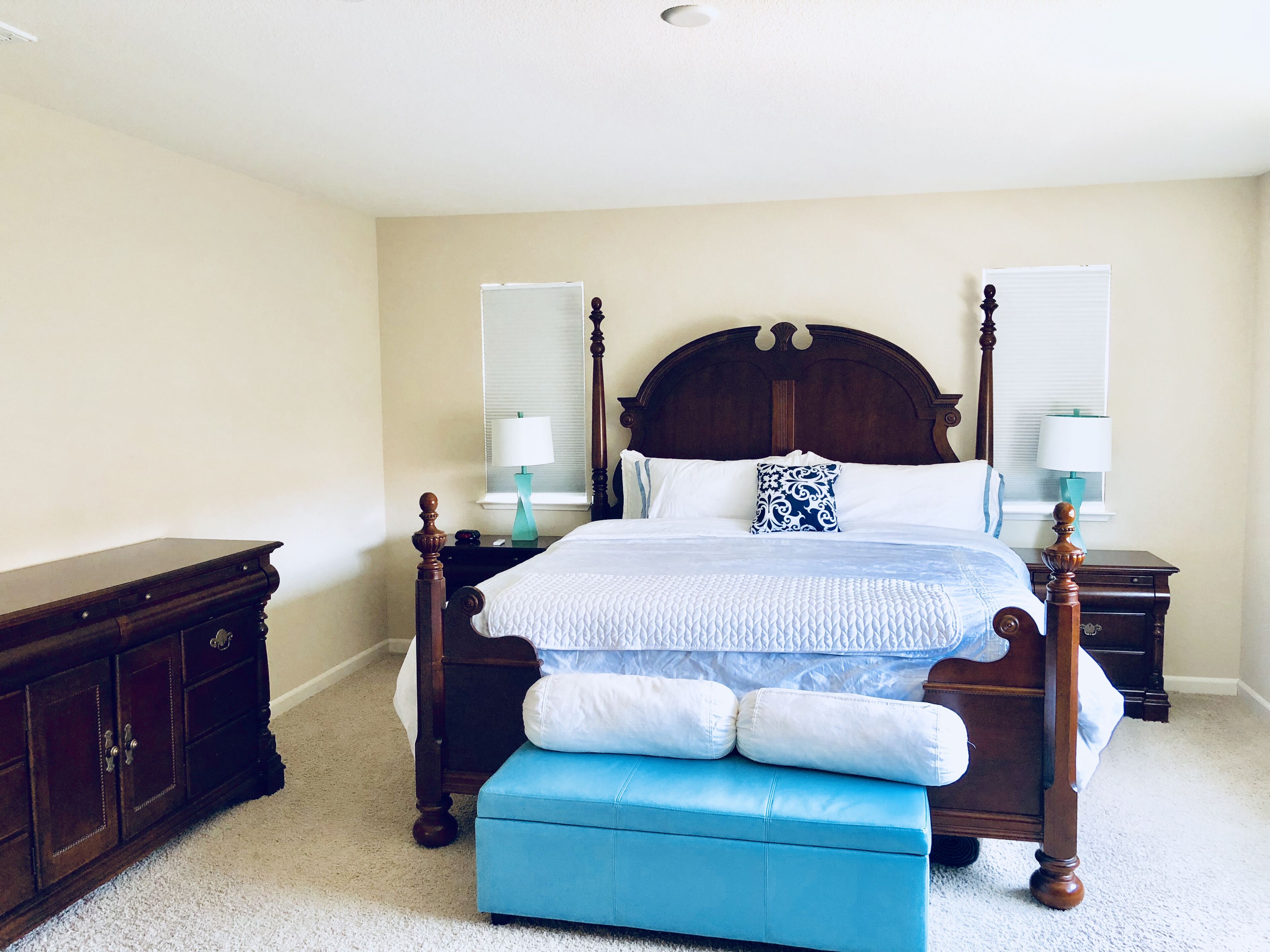 5 dormitoris, escriptori, planxa i posts de planxar i wifi gratuïta 