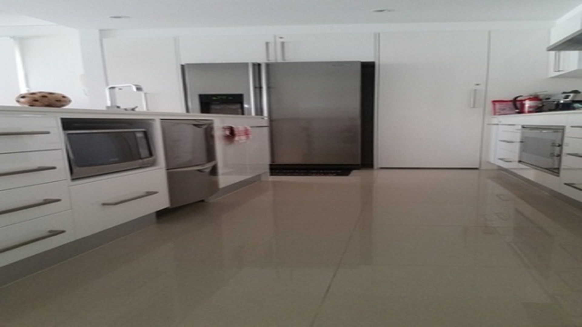 ADELAIDE FRINGE BASE: LUXURY 4BR near CBD Sleeps 8 Secure Garage + Parking — image 9