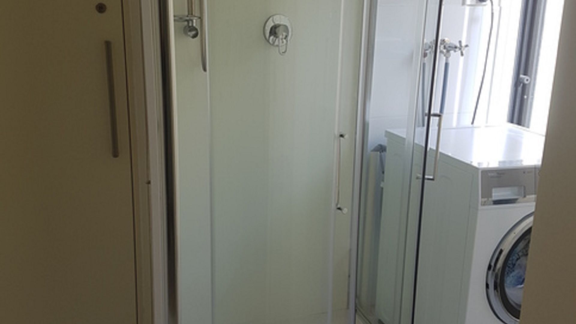 ADELAIDE FRINGE BASE: LUXURY 4BR near CBD Sleeps 8 Secure Garage + Parking — image 2