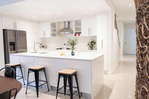 ADELAIDE FRINGE BASE: LUXURY 4BR near CBD Sleeps 8 Secure Garage + Parking