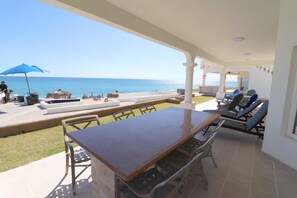 Outdoor dining - Stunning 3 Bedroom Beach Villa on Sandy Beach at Las Palmas Beachfront Resort V-16 (Puerto Peñasco)