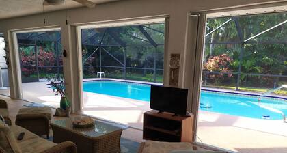 Tropical paradise getaway on the Treasure Coast (FL)