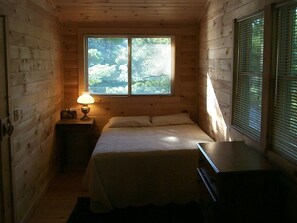 4 bedrooms, iron/ironing board, WiFi