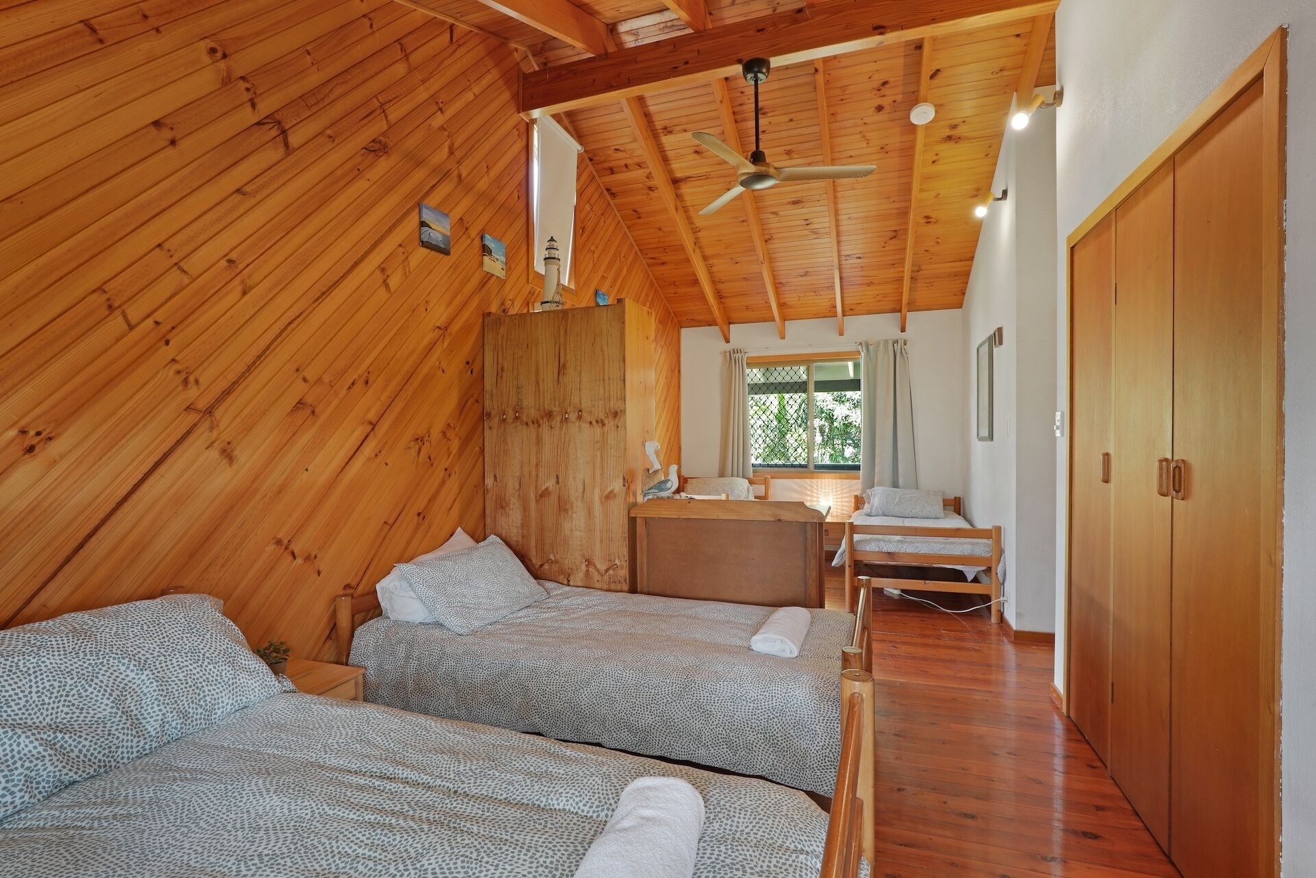 4 bedrooms, iron/ironing board, free WiFi, bed sheets