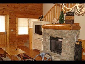 Interior - Log cabin with full resort amenities half-mile from the Parkway (Pigeon Forge)