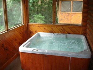 Interior - Log cabin with full resort amenities half-mile from the Parkway (Pigeon Forge)