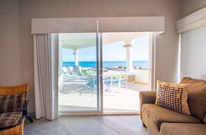 TV, Netflix, Hulu, streaming services - Villa 5 – Newly Remodeled Oceanfront Luxury Villa (Puerto Peñasco)