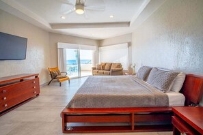 3 bedrooms, desk, Internet, bed sheets