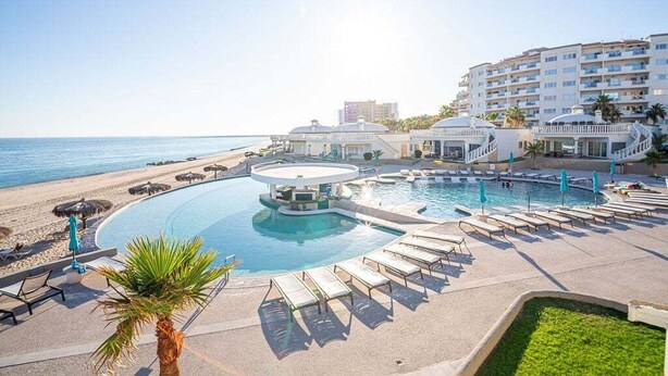 A resort with a pool, lounge chairs, and a view of the beach. - Villa 5 – Newly Remodeled Oceanfront Luxury Villa (Puerto Peñasco)