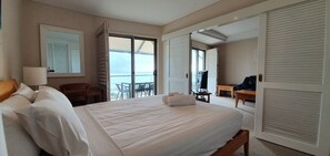 2 bedrooms, iron/ironing board, internet, bed sheets - The Sea Breeze Penthouse Apartment (Scarborough)