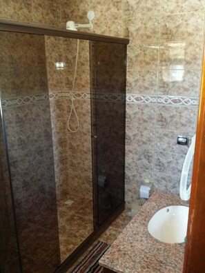 Bathroom - House in Praia Seca, facing the lagoon. (Village D Italia)