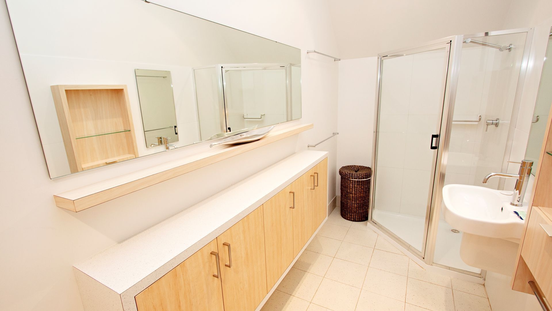 Delphinius @ Bay View Centro central location (STRA6281YD6RXU28) — image 3