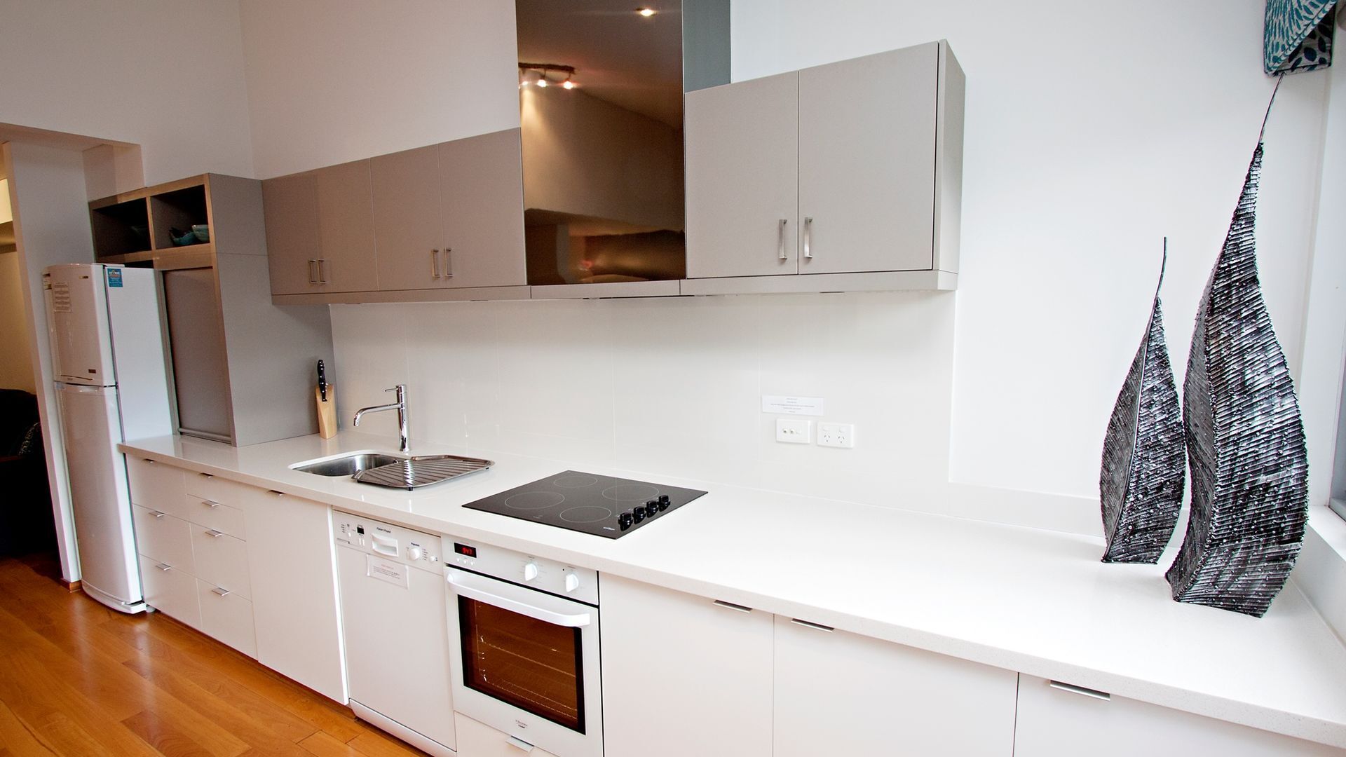 Delphinius @ Bay View Centro central location (STRA6281YD6RXU28) — image 6