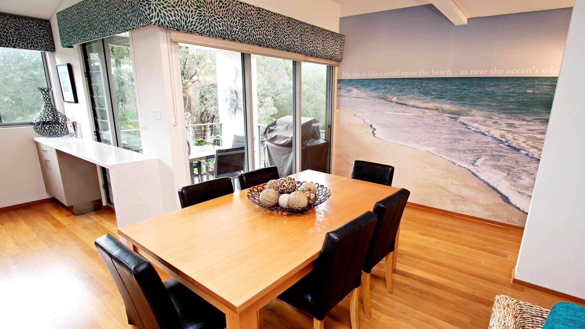 Delphinius @ Bay View Centro