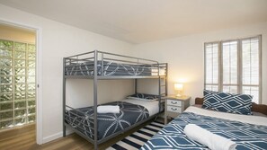 3 bedrooms, iron/ironing board, bed sheets, wheelchair access