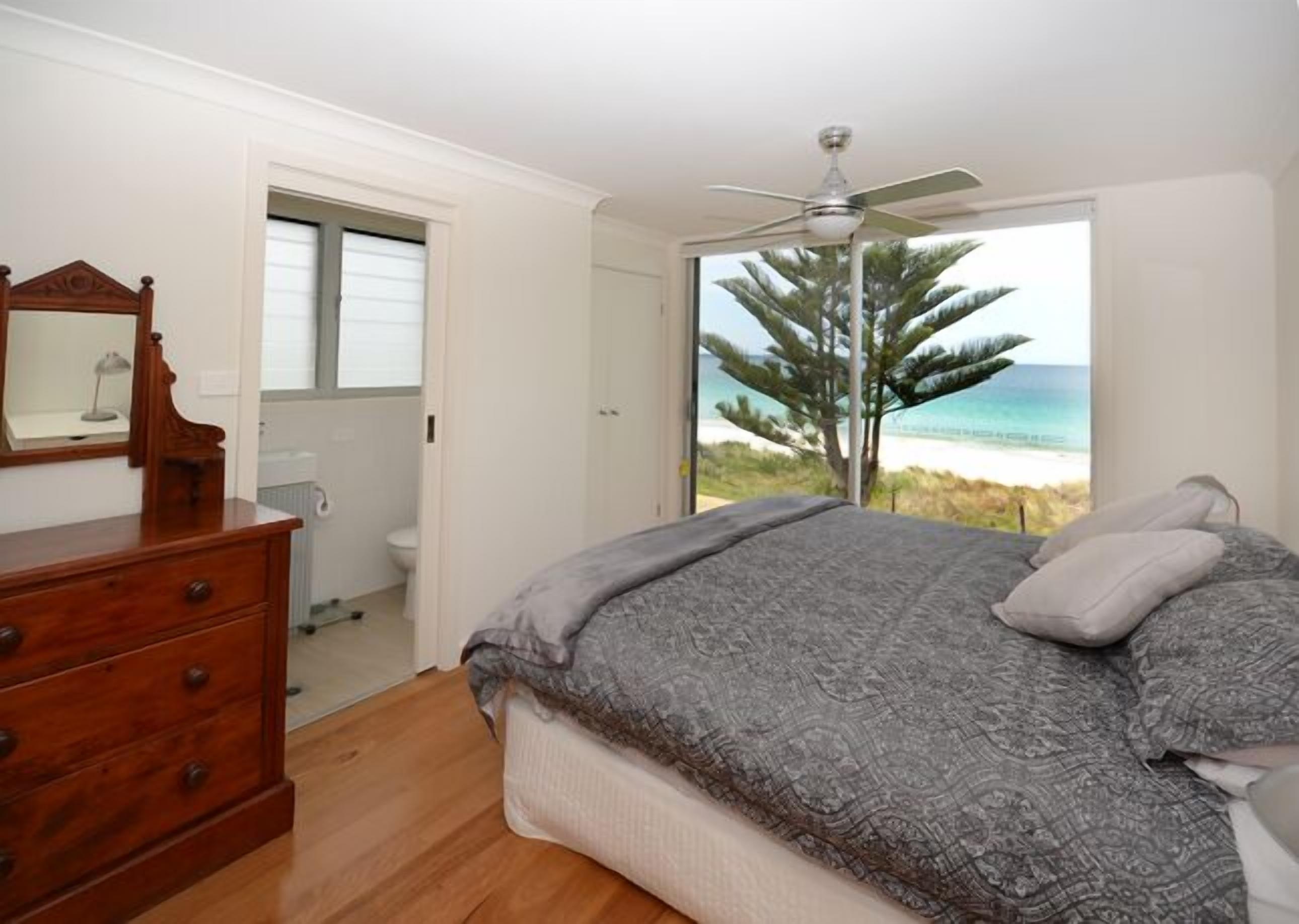Beachfront main bedroom