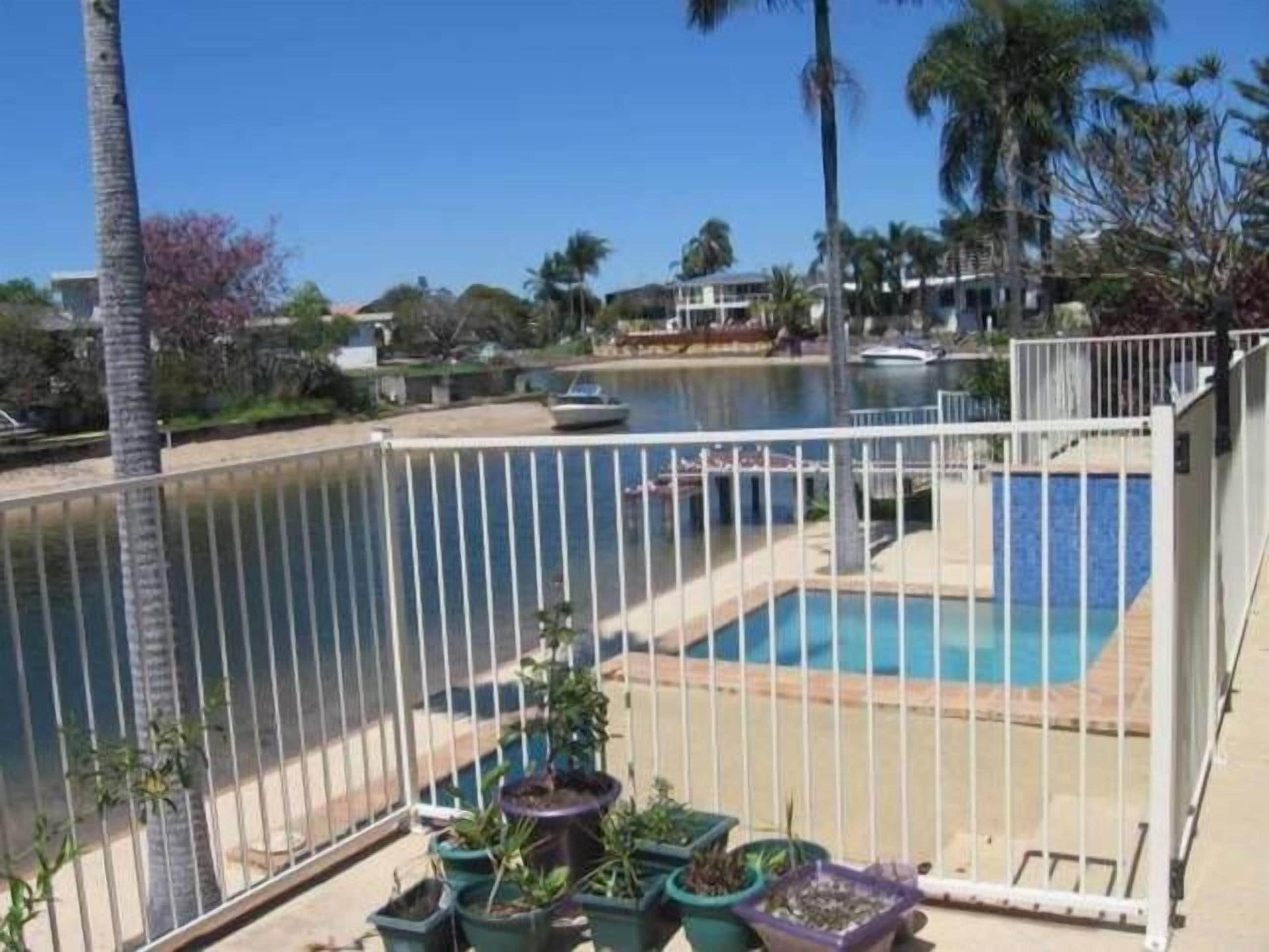 THE  BROADBEACH WATERFRONT CENTRAL