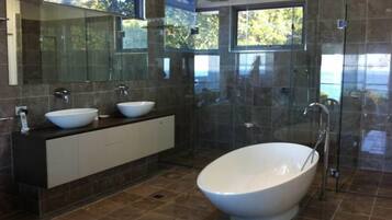 Douche, serviettes fournies