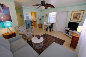 Smart TV - Located steps from the ocean, offering true beach living (Hollywood)