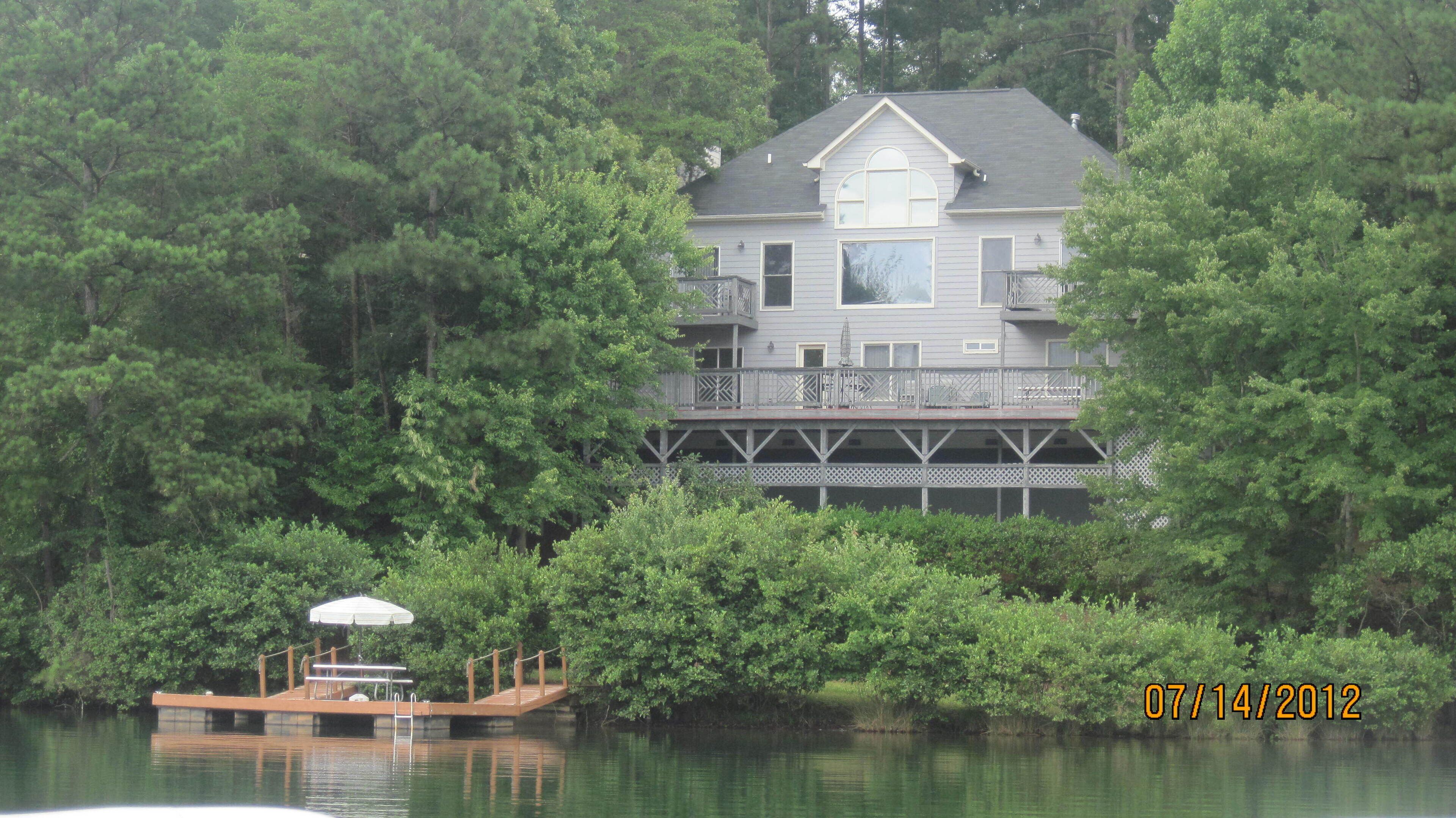 A quiet lakefront hideaway, great for families & friends. Best view on the lake!