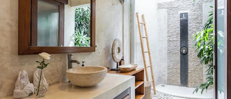 Shower, hair dryer, towels, shampoo