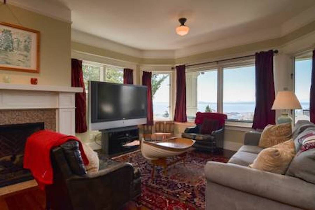 Stunning View Apartment in 5 Star Queen Anne Home