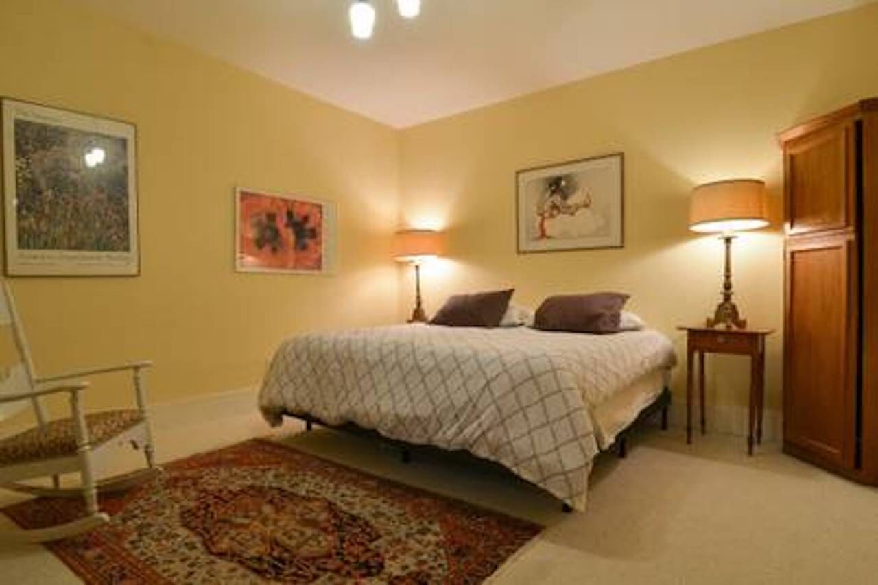 Stunning View Apartment in 5 Star Queen Anne Home