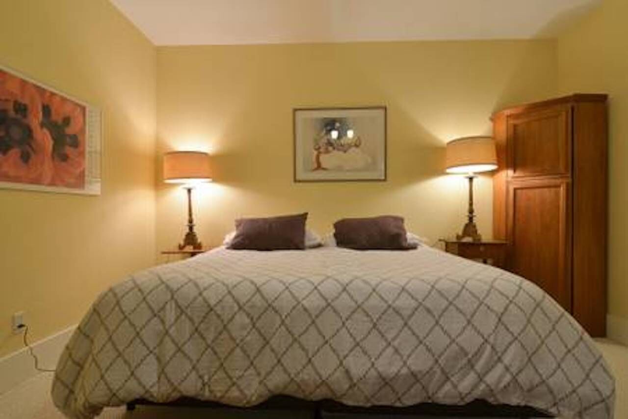 Stunning View Apartment in 5 Star Queen Anne Home