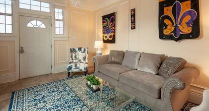 Updated Quiet and Comfortable Uptown 1br Apt