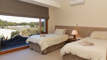 4 bedrooms, iron/ironing board, bed sheets, wheelchair access