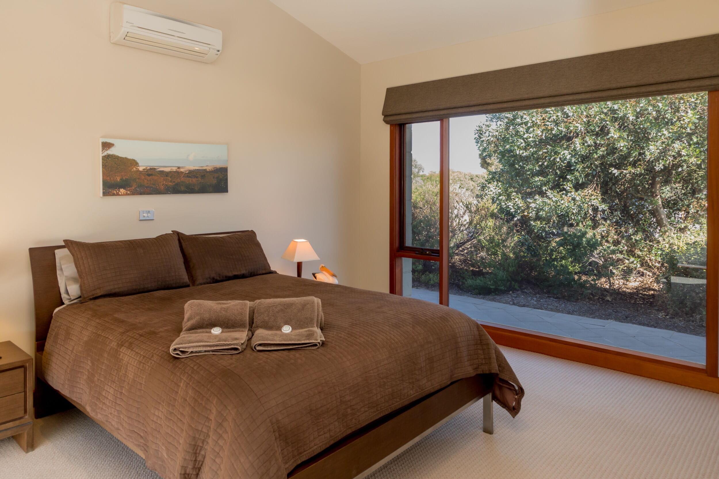 4 bedrooms, iron/ironing board, bed sheets, wheelchair access