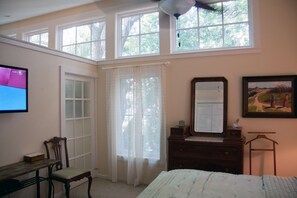 2 habitaciones, tabla de planchar con plancha y cuna de viaje 
