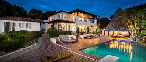 حمّام سباحة خارجي