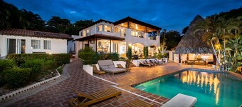 Luxury Beachfront Retreat Perfect for Family Groups/Retreats/Events 9-10BR/10 BA