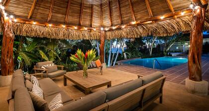 Luxury Beachfront Retreat Perfect for Family Groups/Retreats/Events 9-10BR/10 BA