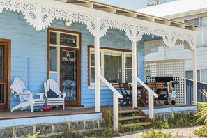 A blue house with a porch, a piano, and outdoor seating. - Doc's Cottage Lancelin - Ocean Views - Pet Friendly. (Lancelin)