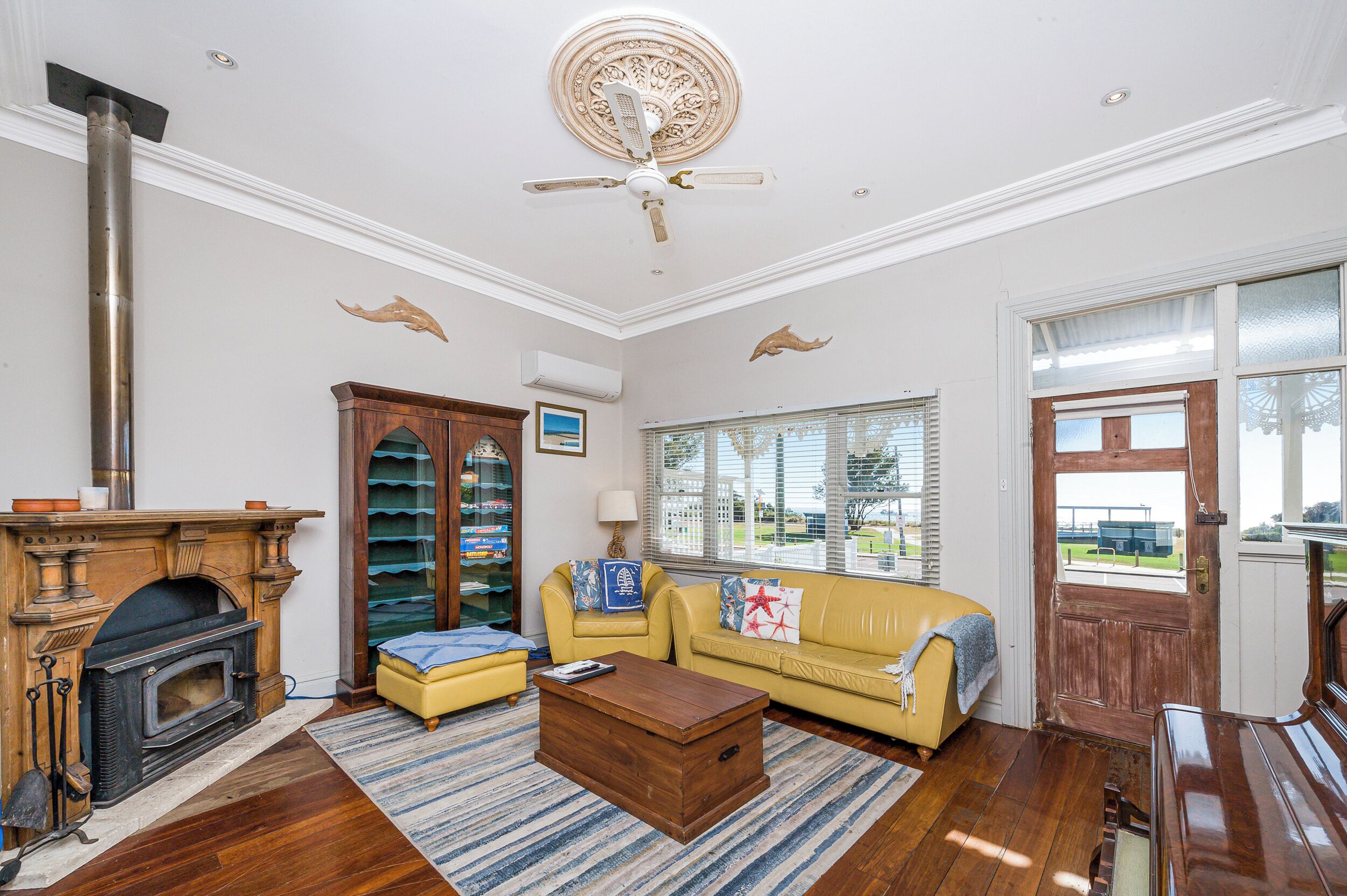 Télévision, cheminée