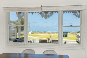 Interior - Doc's Cottage Lancelin - Ocean Views - Pet Friendly. (Lancelin)