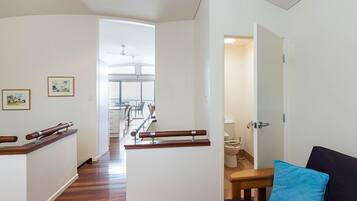 Kylskåp, mikrovågsugn, ugn och spishäll