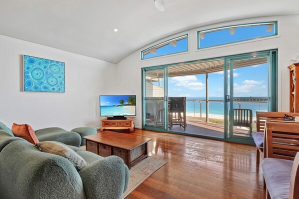 TV - Panoramic ocean and beach views from this beautifully appointed two... (Point Lookout)